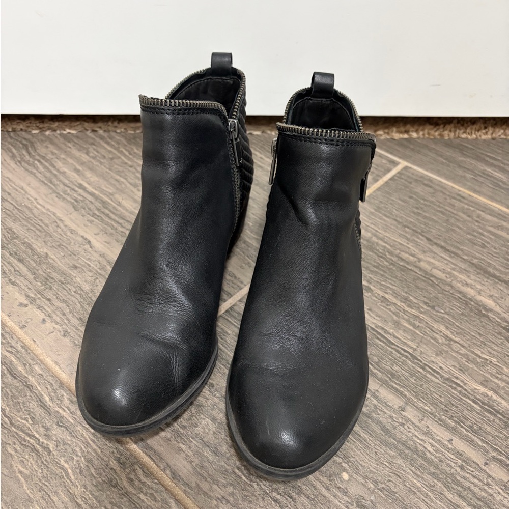 Lucky Brand Black Leather Quilted Ankle Booties Zip up Boots Size 8.5